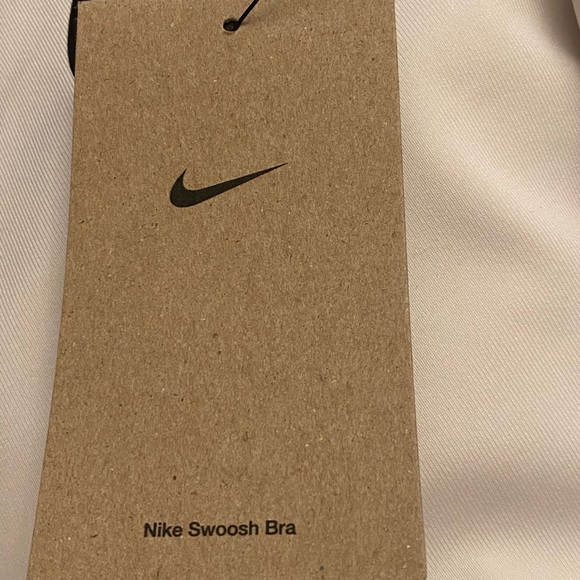 Nike NWT Plus Size 2X Swoosh Medium Support Non Padded White Sports Bra - Picture 7 of 7